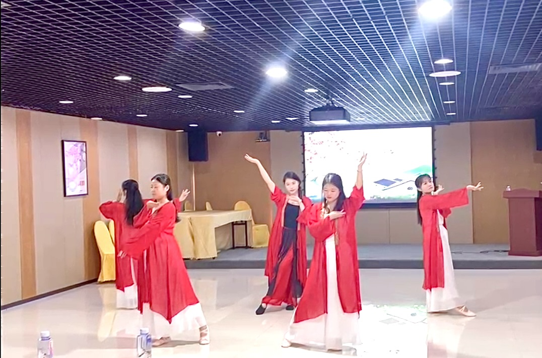 尊龙凯时我们心中的舞台，展现我们的风采